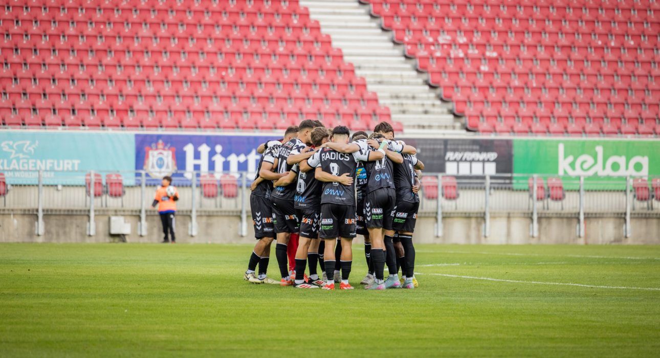 KLAGENFURT,AUSTRIA,26.SEP.25 - SOCCER - ADMIRAL 2. Liga, SK Austria Klagenfurt vs Hertha Wels. Image shows FC Hertha Wels. Photo: GEPA pictures/ Matthias Trinkl