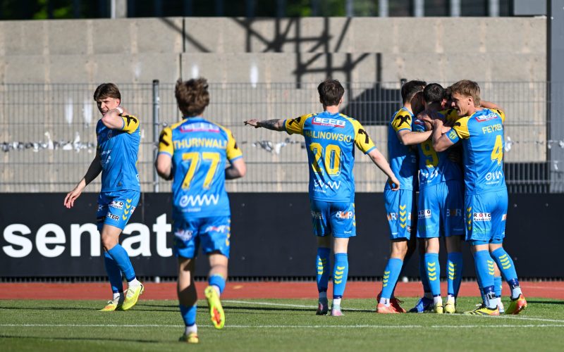BREGENZ,AUSTRIA,24.APR.26 - SOCCER - ADMIRAL 2. Liga, Schwarz Weiss Bregenz vs Hertha Wels. Image shows the rejoicing of Wels. Photo: GEPA pictures/ Oliver Lerch