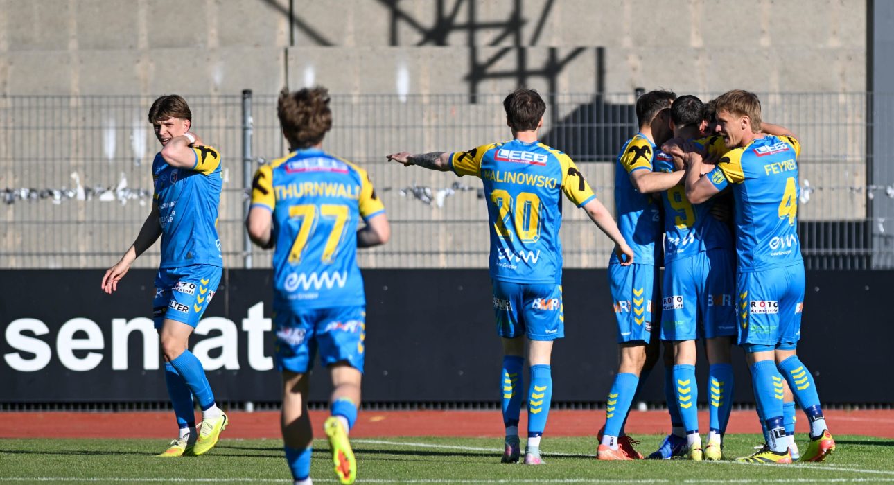 BREGENZ,AUSTRIA,24.APR.26 - SOCCER - ADMIRAL 2. Liga, Schwarz Weiss Bregenz vs Hertha Wels. Image shows the rejoicing of Wels. Photo: GEPA pictures/ Oliver Lerch