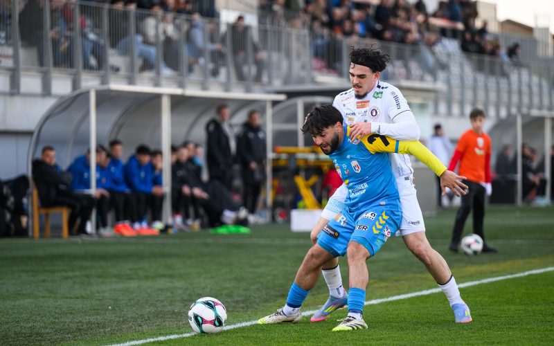 WELS,AUSTRIA,03.APR.26 - SOCCER - ADMIRAL 2. Liga, FC Hertha Wels vs SK Austria Klagenfurt. Image shows Tolgahan Sahin (Wels) and Almir Oda (A.Klagenfurt). Photo: GEPA pictures/ Christian Moser