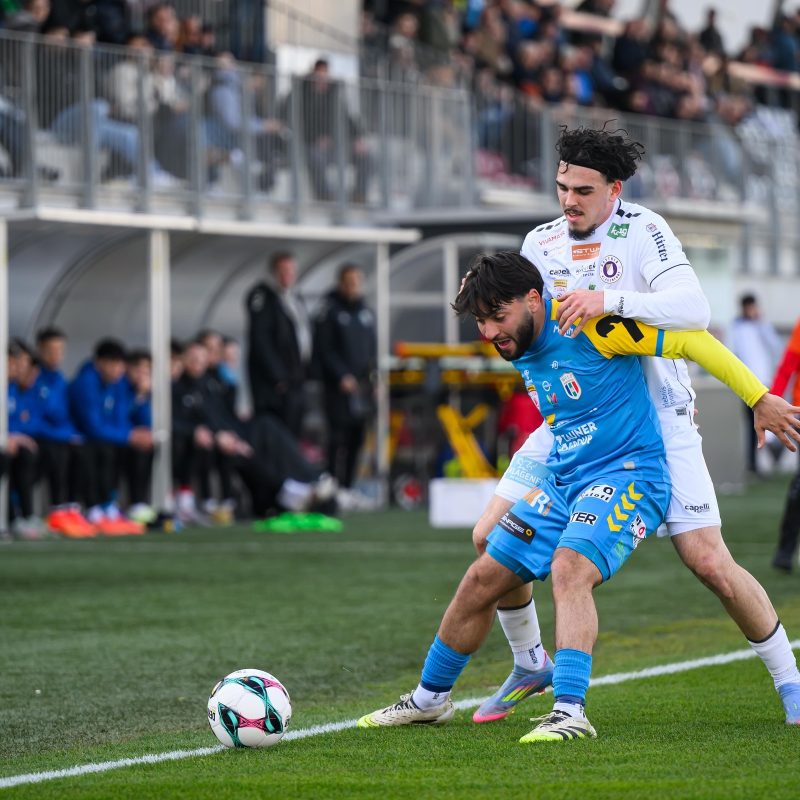 WELS,AUSTRIA,03.APR.26 - SOCCER - ADMIRAL 2. Liga, FC Hertha Wels vs SK Austria Klagenfurt. Image shows Tolgahan Sahin (Wels) and Almir Oda (A.Klagenfurt). Photo: GEPA pictures/ Christian Moser