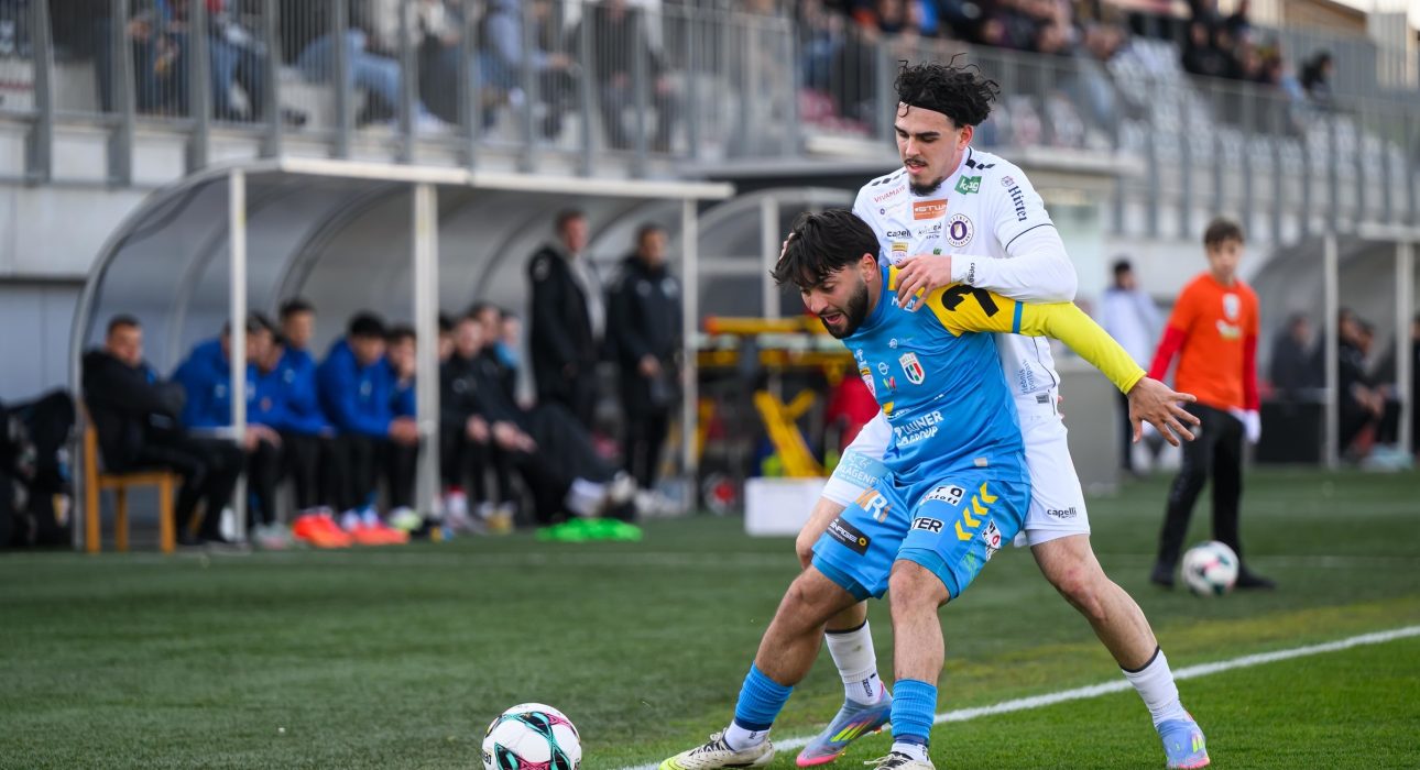 WELS,AUSTRIA,03.APR.26 - SOCCER - ADMIRAL 2. Liga, FC Hertha Wels vs SK Austria Klagenfurt. Image shows Tolgahan Sahin (Wels) and Almir Oda (A.Klagenfurt). Photo: GEPA pictures/ Christian Moser